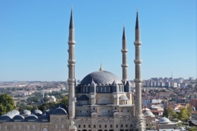 bilecik-haber_selimiye-camisi-nin-dis-cephe-restorasyonu-minare-ve-kursun-isleri-tamamlandi-36320.jpg