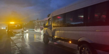 bilecik-haber_servis-minibusu-ile-otomobilin-carpistigi-kazada-4-kisi-yaralandi-36996.jpg