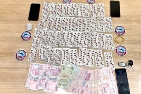 bilecik-haber_silivri-de-uyusturucu-hap-ele-gecirilen-otomobildeki-4-kisi-tutuklandi-39028.jpg