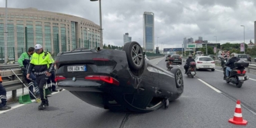 bilecik-haber_sisli-de-bariyerlere-carpan-otomobilin-surucusu-yaralandi-35888.jpg