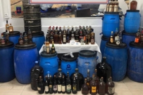bilecik-haber_tekirdag-da-700-litre-sahte-icki-ele-gecirildi-36482.jpg