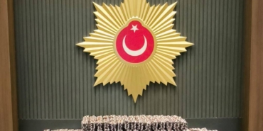 bilecik-haber_tekirdag-da-cantasinda-53-bin-872-sentetik-ecza-hap-ele-gecirilen-zanli-tutuklandi-33606.jpg
