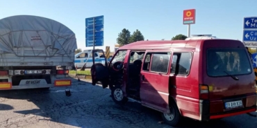 bilecik-haber_tekirdag-da-tir-ile-panelvanin-carpismasi-sonucu-12-kisi-yaralandi-33406.jpg