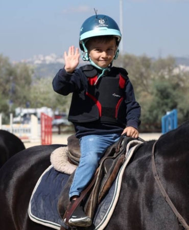 bilecik-haber_ucretsiz-egitimler-sayesinde-kocaeli-de-20-bin-cocuk-binicilik-sporuyla-tanisti-38479.jpg
