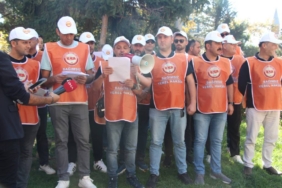 bilecik-haber_yalova-belediyesi-memurlarindan-bazilari-is-birakma-eylemi-yapti-34958.jpg