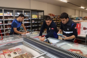 bilecik-haber_yalova-da-markette-raf-omru-sona-eren-gazli-icecekler-toplatildi-36569.jpg