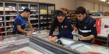 bilecik-haber_yalova-da-markette-raf-omru-sona-eren-gazli-icecekler-toplatildi-36569.jpg