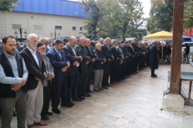bilecik-haber_yalova-da-yahya-sinvar-icin-giyabi-cenaze-namazi-kilindi-37217.jpg