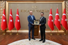 bilecik-haber_yargitay-uyeligine-secilen-ferhat-kapici-dan-kocaeli-valisi-aktas-a-veda-ziyareti-34733.jpg