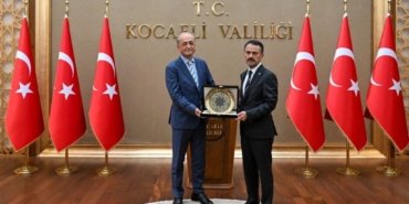 bilecik-haber_yargitay-uyeligine-secilen-ferhat-kapici-dan-kocaeli-valisi-aktas-a-veda-ziyareti-34733.jpg