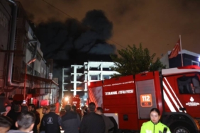 bilecik-haber_zeytinburnu-nda-4-katli-is-merkezinde-cikan-yangin-kontrol-altina-alindi-38170.jpg