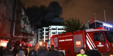bilecik-haber_zeytinburnu-nda-4-katli-is-merkezinde-cikan-yangin-kontrol-altina-alindi-38170.jpg