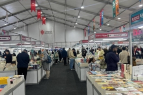 bilecik-haber_5-umraniye-kitap-fuari-basladi-47074.jpg
