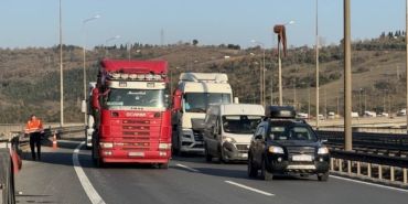 bilecik-haber_anadolu-otoyolu-nun-kocaeli-kesiminde-tanker-ve-cipin-carpistigi-kaza-ulasimi-aksatti-47069.jpg