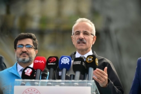 bilecik-haber_bakan-uraloglu-halkali-ispartakule-demiryolu-hatti-isik-gorme-toreni-nde-konustu-40948.jpg