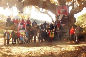 bilecik-haber_balikesir-de-buyuk-onderi-528-metre-yuksekligindeki-ataturk-kayaliklari-nda-andilar-42478.jpg