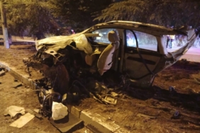 bilecik-haber_balikesir-de-refuje-carpan-otomobilin-surucusu-oldu-45021.jpg
