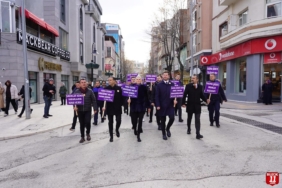 BELEDİYE ÇALIŞANLARI ‘KADINA KARŞI ŞİDDETE HAYIR’ DEMEK İÇİN YÜRÜDÜ