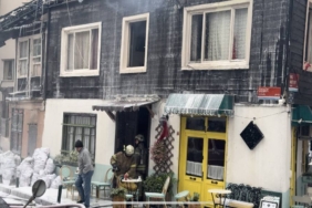 bilecik-haber_besiktas-ta-ahsap-binada-cikan-yangin-itfaiye-ekiplerince-sonduruldu-40809.jpg