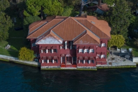 bilecik-haber_bogazici-nin-kizil-suslu-yalilari-asi-boyasinin-son-izlerini-tasiyor-41322.jpg
