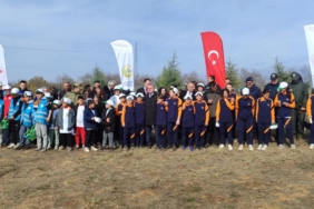 Bozüyük ormanlarına 1000 fidan diktiler