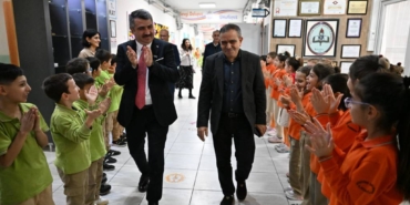 bilecik-haber_bursa-da-42-yillik-egitimci-alkislarla-emeklilige-ugurlandi-45289.jpg