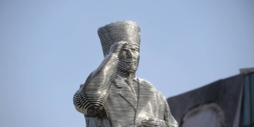bilecik-haber_bursa-da-celikten-yapilan-ataturk-heykelinin-acilisi-gerceklestirildi-42372.jpg