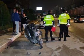 bilecik-haber_bursa-da-otomobil-ile-carpisan-motosikletin-surucusu-agir-yaralandi-44118.jpg