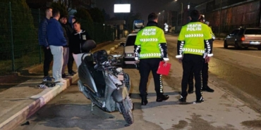 bilecik-haber_bursa-da-otomobil-ile-carpisan-motosikletin-surucusu-agir-yaralandi-44118.jpg