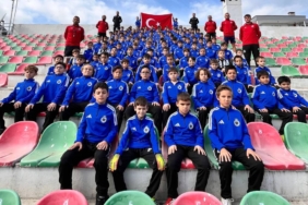 bilecik-haber_bursa-da-sporcular-antrenman-oncesi-buyuk-onder-ataturk-u-andi-42377.jpg