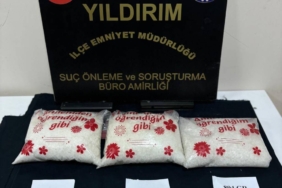 bilecik-haber_bursa-da-yastik-kilifina-gizlenmis-2-kilo-720-gram-uyusturucu-ele-gecirildi-46258.jpg