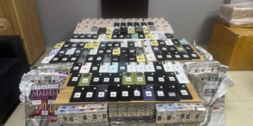 bilecik-haber_bursa-da-yolcu-otobusune-gizlenen-kacak-cep-telefonu-ve-sigaralar-ele-gecirildi-46564.jpg