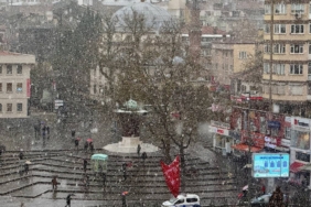 bilecik-haber_bursa-kent-merkezinde-mevsimin-ilk-kari-etkili-oluyor-45417.jpg