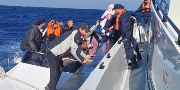 bilecik-haber_canakkale-bozcaada-aciklarinda-19-duzensiz-gocmen-kurtarildi-40653.jpg