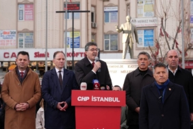 bilecik-haber_chp-lilerin-esenyurt-belediyesi-eylemi-devam-ediyor-45580.jpg