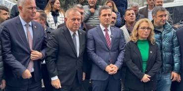 bilecik-haber_chp-parti-sozcusu-deniz-yucel-esenyurt-belediyesi-onunde-konustu-43430.jpg