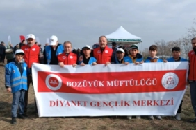 Diyanet görevlileri ağaç dikti