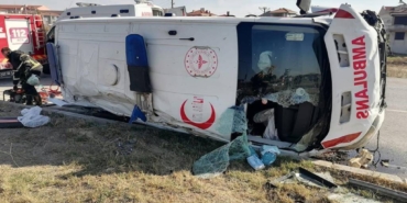 bilecik-haber_edirne-de-ambulansla-otomobilin-carpistigi-kazada-7-kisi-yaralandi-40324.jpg