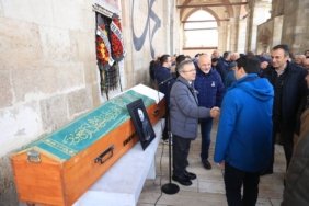 bilecik-haber_edirne-de-fotograf-sanatcisi-ve-ressam-tayyip-yilmaz-son-yolculuguna-ugurlandi-47012.jpg