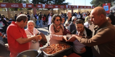 bilecik-haber_edirne-deki-festivalde-meshur-tava-cigerini-tatmak-isteyenler-kuyruk-olusturdu-40598.jpg