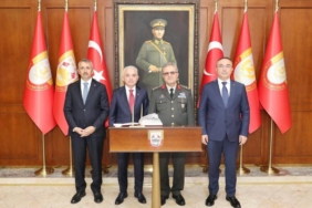 bilecik-haber_edirne-valisi-sezer-1-ordu-komutani-orgeneral-tokel-i-ziyaret-etti-42047.jpg
