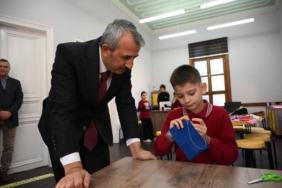 bilecik-haber_edirne-valisi-sezer-yasam-becerileri-atolyesi-ni-ziyaret-etti-44523.jpg