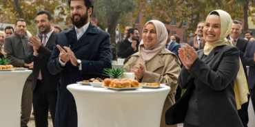 bilecik-haber_eminevim-cekilisle-otomobil-hediye-etti-41786.jpg