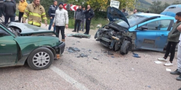 bilecik-haber_erdek-te-iki-otomobilin-carpistigi-kazada-iki-kisi-yaralandi-41297.jpg
