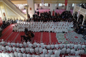 bilecik-haber_esenyurt-ta-202-hafiz-icin-icazet-toreni-yapildi-45542.jpg