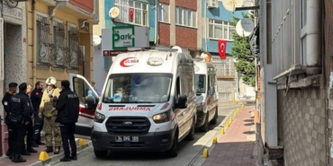 bilecik-haber_fatih-te-yangin-cikan-binada-mahsur-kalan-5-kisi-kurtarildi-41714.jpg