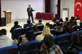 bilecik-haber_gelibolu-kaymakami-bekir-abaci-universite-ogrencilerine-konuk-oldu-46567.jpg