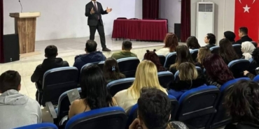 bilecik-haber_gelibolu-kaymakami-bekir-abaci-universite-ogrencilerine-konuk-oldu-46567.jpg
