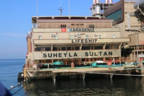 bilecik-haber_hatay-da-depremzedelere-barinma-hizmeti-veren-gemi-yalova-da-bakima-alindi-44953.jpg