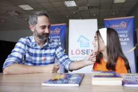 bilecik-haber_hem-losemiyi-hem-de-kovid-19-u-yenen-kucuk-kiz-kanserli-cocuklara-umut-oluyor-41591.jpg